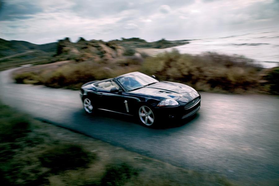  Jaguar XKR Portfolio Convertible 2007 года  (фото 19 из 26)
